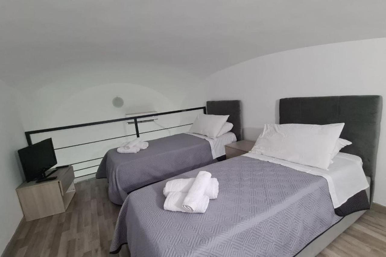 Pellegrino House - Stazione E Aeroporto Apartment Naples